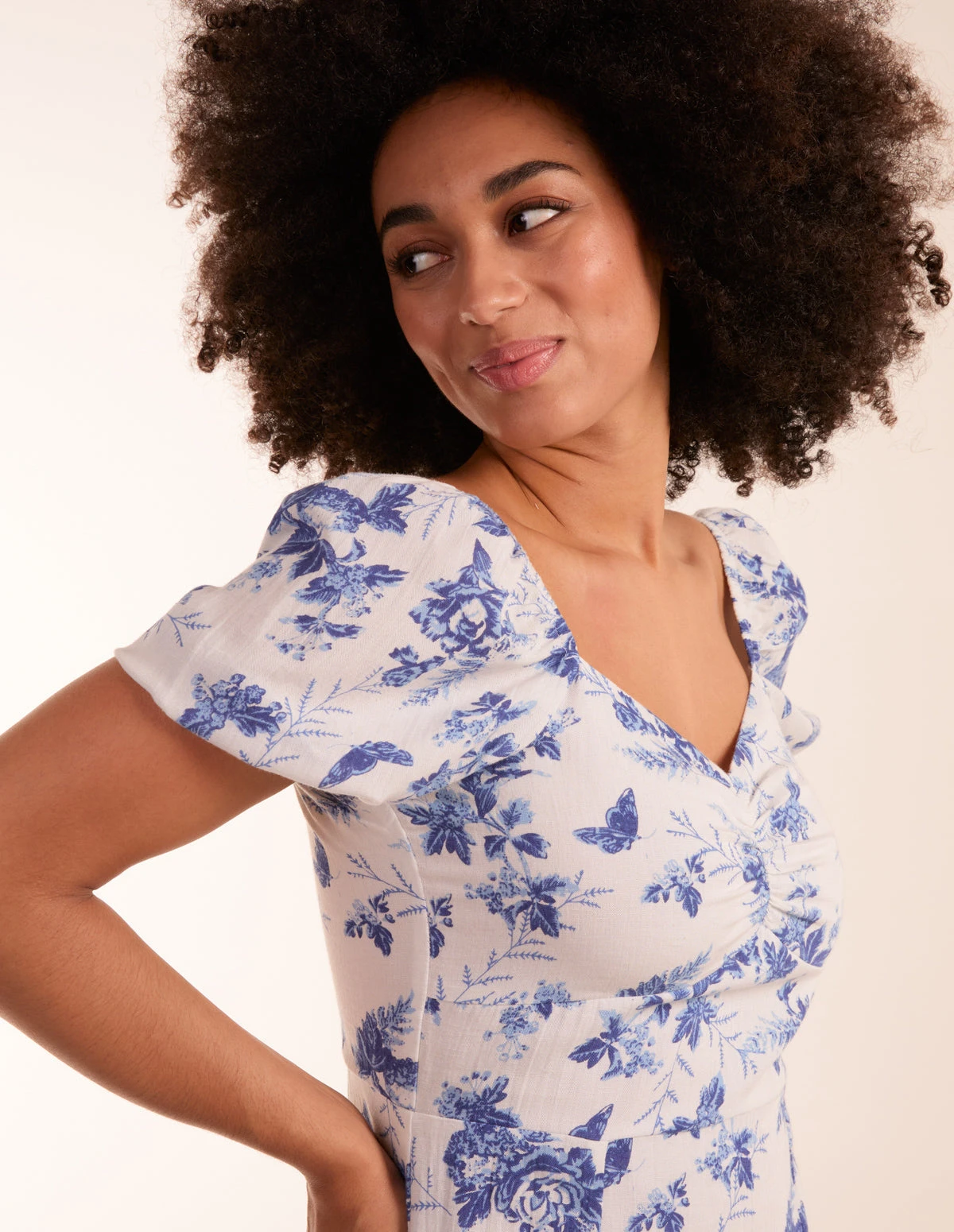 Ruched Bust Milkmaid Puff Sleeve Midi Dress With Side Split 4 Ruched Bust Milkmaid Puff Sleeve Midi Dress With Side Split - Image 2