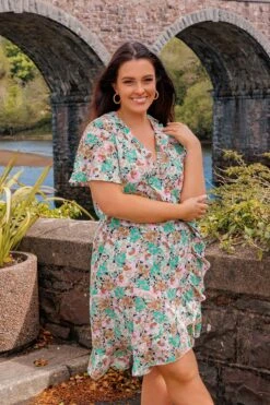 Moda Ulla Shop 42 Vero Moda Curve Curve - Delilah Dress In Green