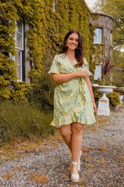 Vero Moda Curve Curve - Henna Dress In Green -Moda Ulla Shop carraig donn curve henna dress in green 436256