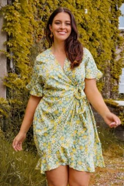 Moda Ulla Shop 28 Vero Moda Curve Curve - Henna Dress In Green