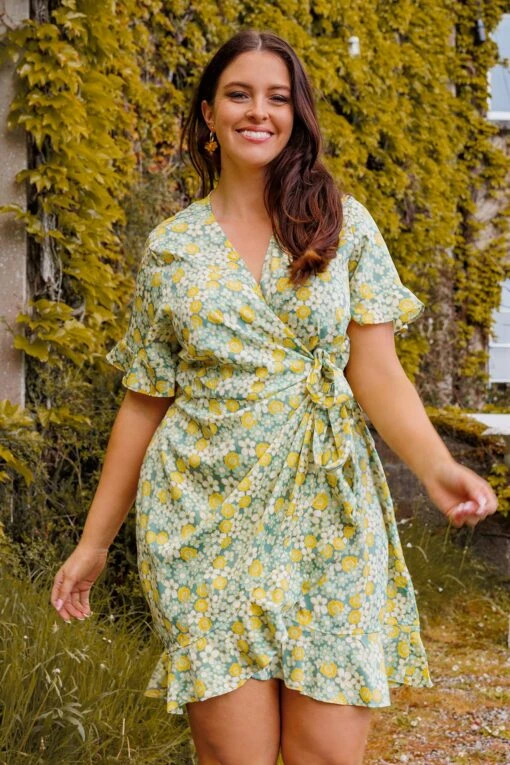 Vero Moda Curve Curve - Henna Dress In Green 1 Vero Moda Curve Curve - Henna Dress In Green -Moda Ulla Shop carraig donn curve henna dress in green 908637