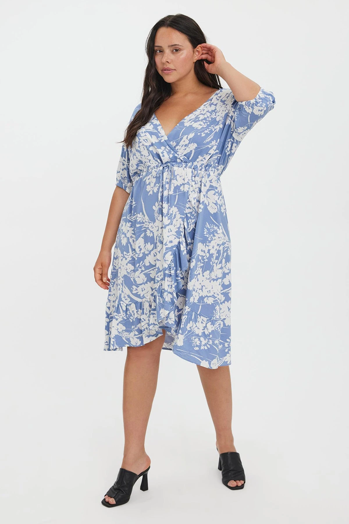 Vero Moda Curve Curve - Lexie Dress In Blue Print 4 Vero Moda Curve Curve - Lexie Dress In Blue Print - Image 2