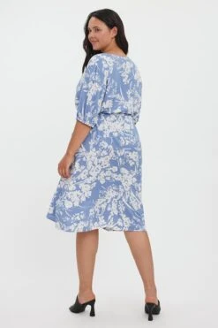 Vero Moda Curve Curve - Lexie Dress In Blue Print 9 Vero Moda Curve Curve - Lexie Dress In Blue Print -Moda Ulla Shop carraig donn curve lexie dress in blue print 672526