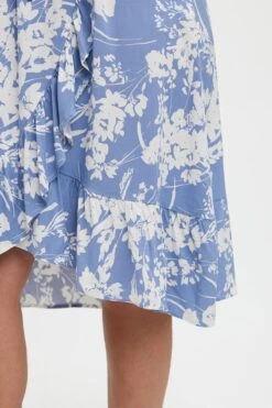 Vero Moda Curve Curve - Lexie Dress In Blue Print 8 Vero Moda Curve Curve - Lexie Dress In Blue Print -Moda Ulla Shop carraig donn curve lexie dress in blue print 757934