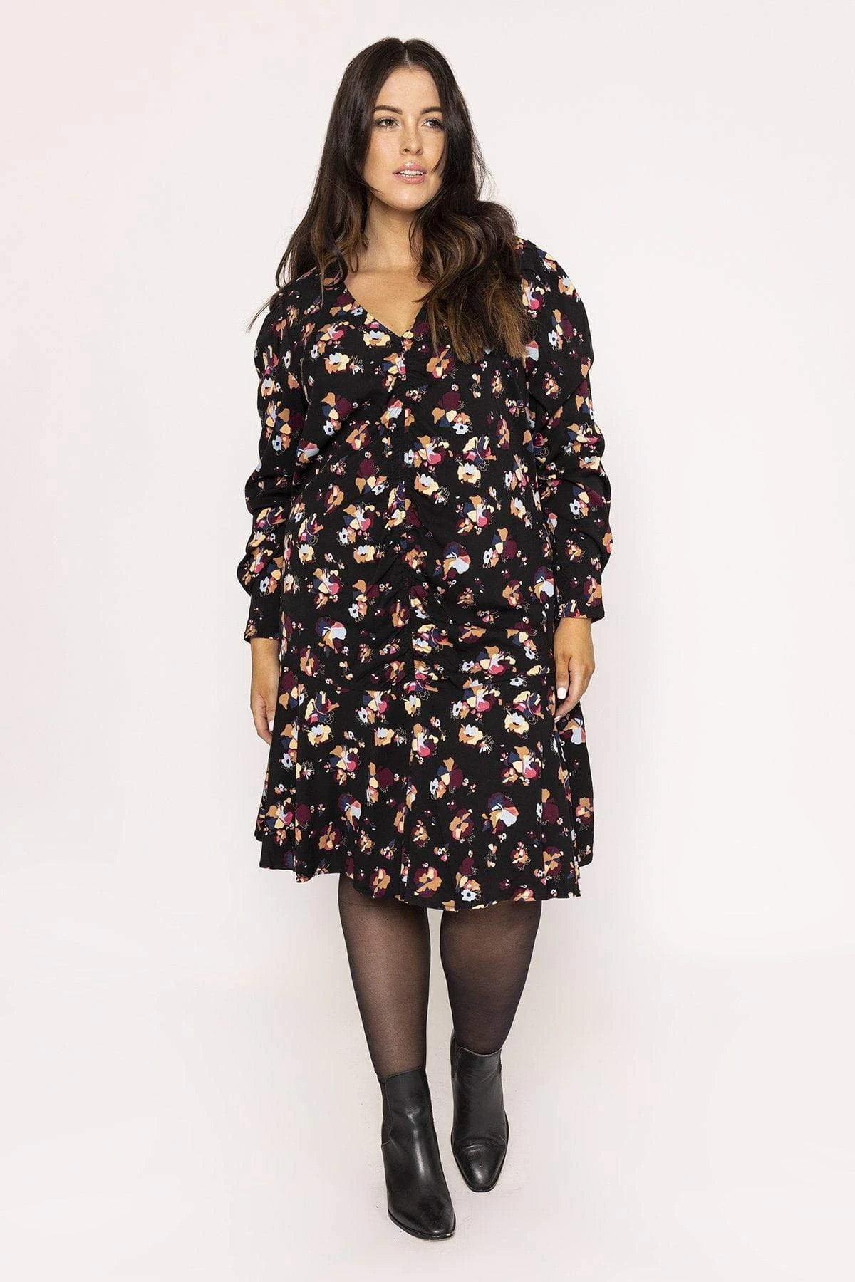 Vero Moda Curve Curve - Prina V-Neck Long Sleeve Dress 4 Vero Moda Curve Curve - Prina V-Neck Long Sleeve Dress - Image 2