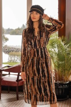 Midi Dress In Animal Print -Moda Ulla Shop carraig donn midi dress in animal print 289067