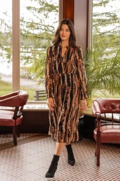 Midi Dress In Animal Print -Moda Ulla Shop carraig donn midi dress in animal print 942170