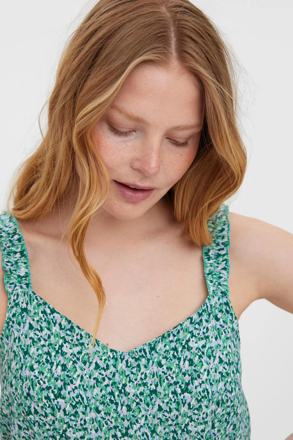 Vero Moda Sleeveless Dress In Green Print 4 Vero Moda Sleeveless Dress In Green Print - Image 2